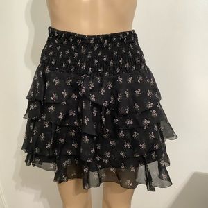 Intermix smocked tiered ruffle silk mini skirt size P (0-2) (W604)